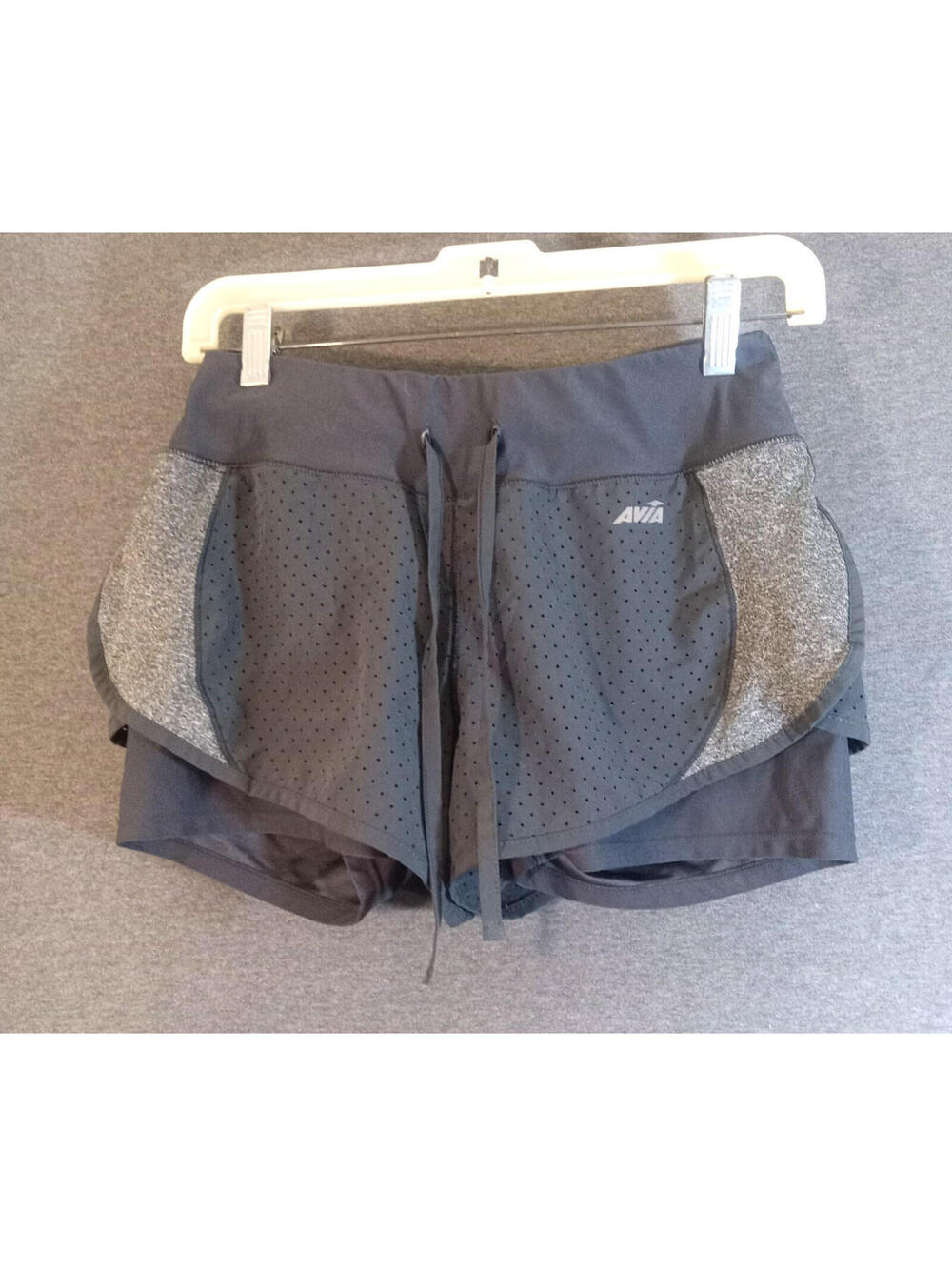 AVIA Athletic Fitness Shorts Training Size S Gray Lightweight Zipper Pockets